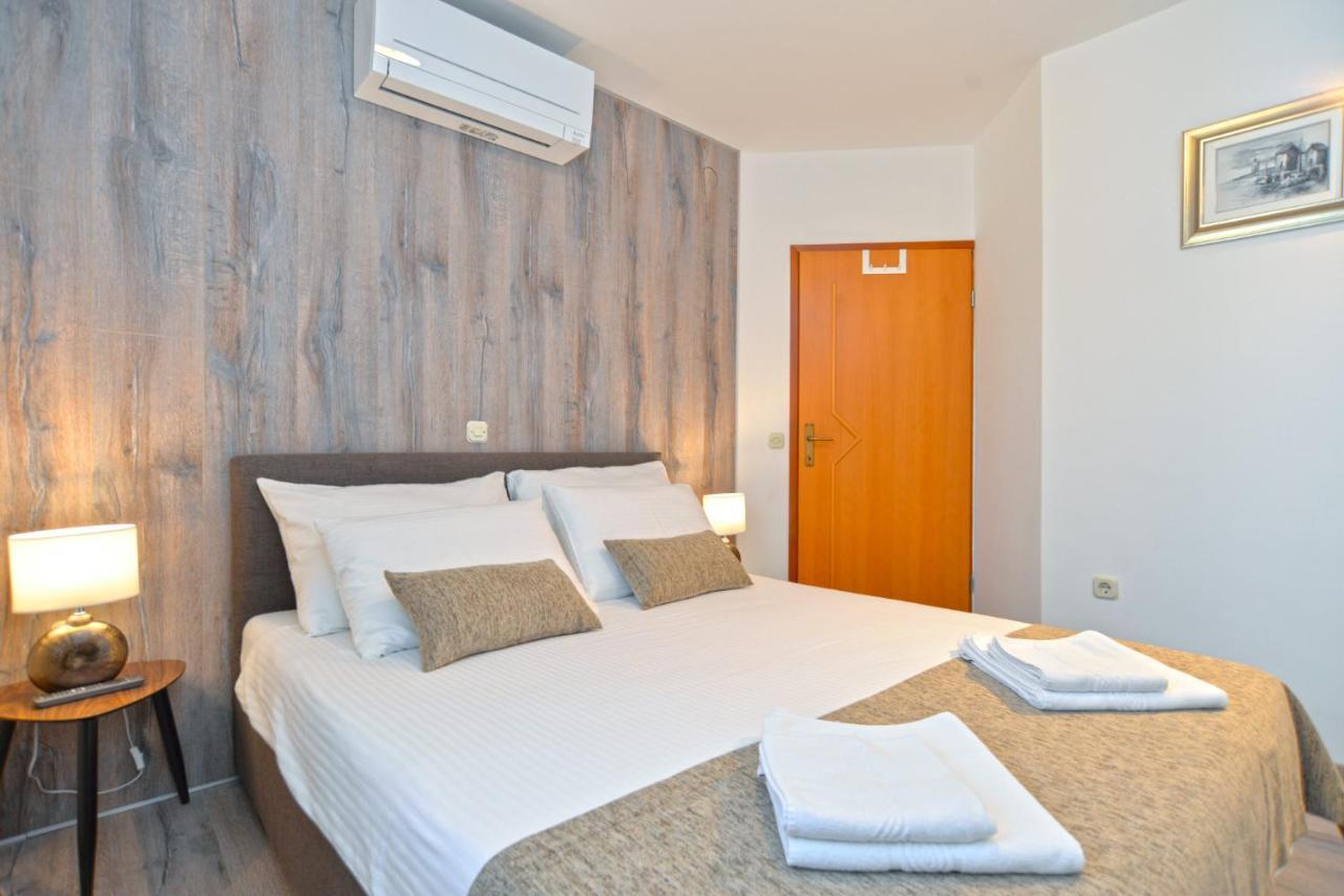 Apartments Elvis 1299 Vrsar Exterior photo