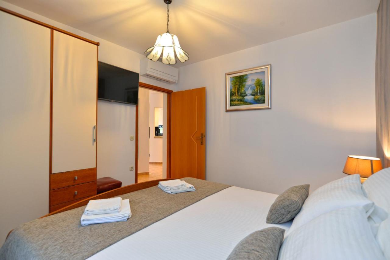 Apartments Elvis 1299 Vrsar Exterior photo