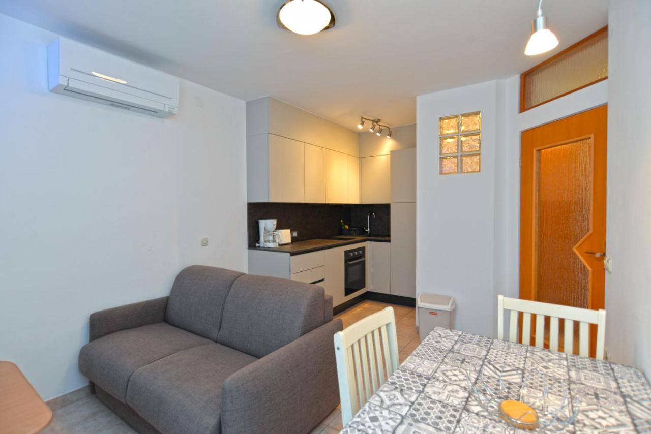 Apartments Elvis 1299 Vrsar Exterior photo