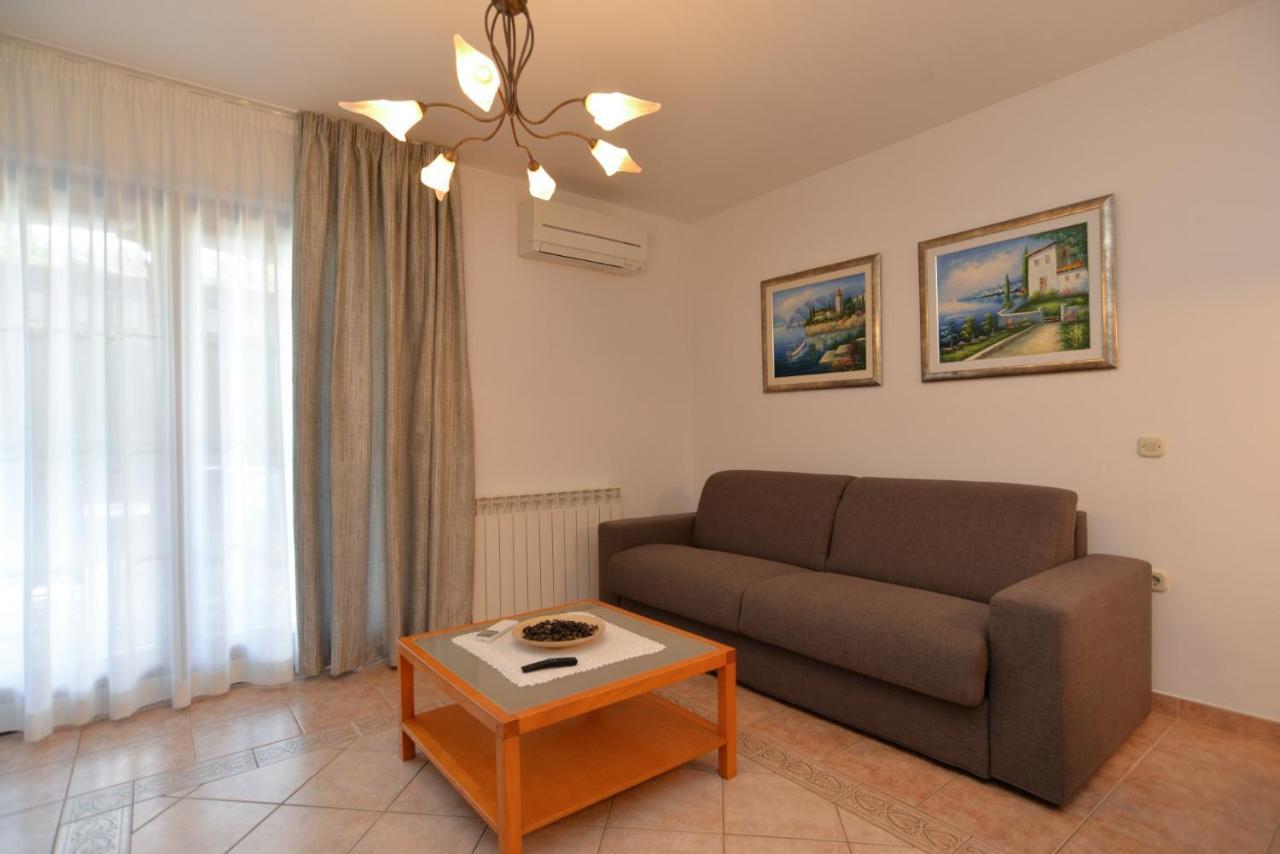Apartments Elvis 1299 Vrsar Exterior photo