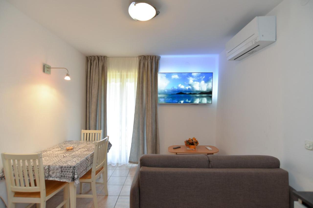 Apartments Elvis 1299 Vrsar Exterior photo