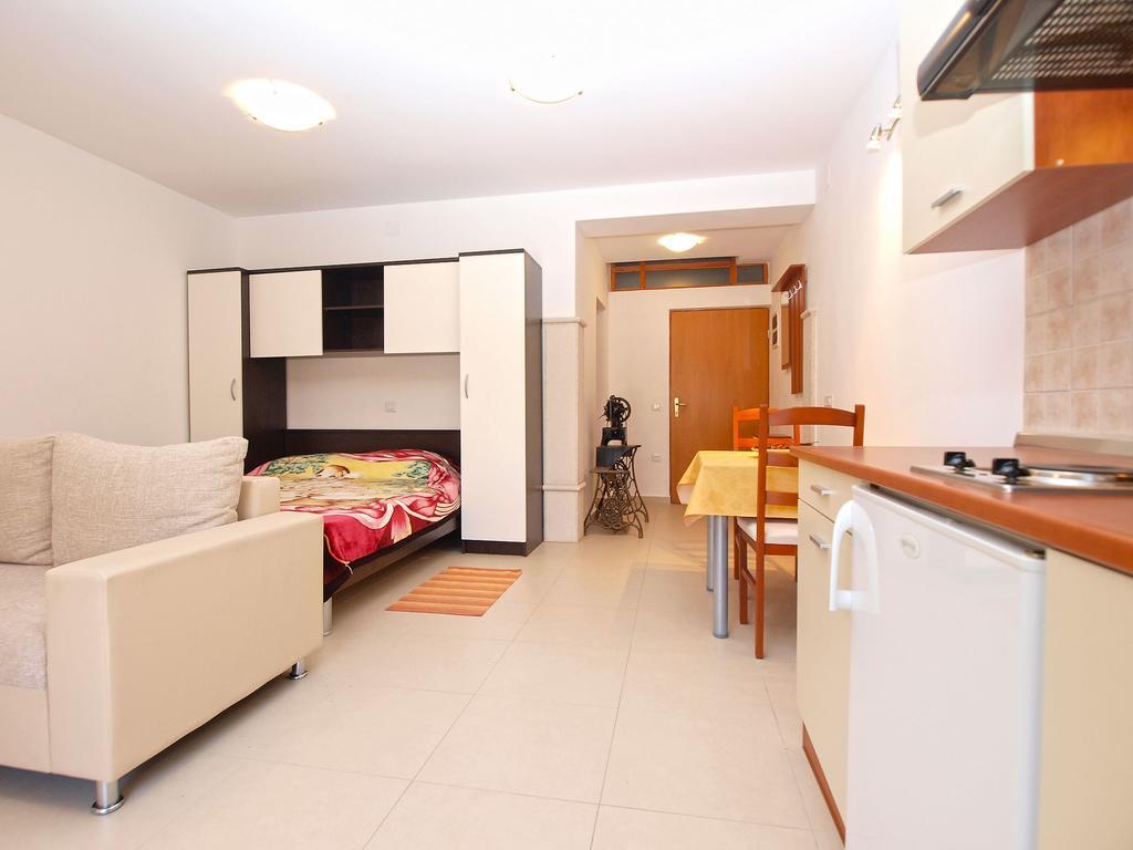 Apartments Elvis 1299 Vrsar Exterior photo