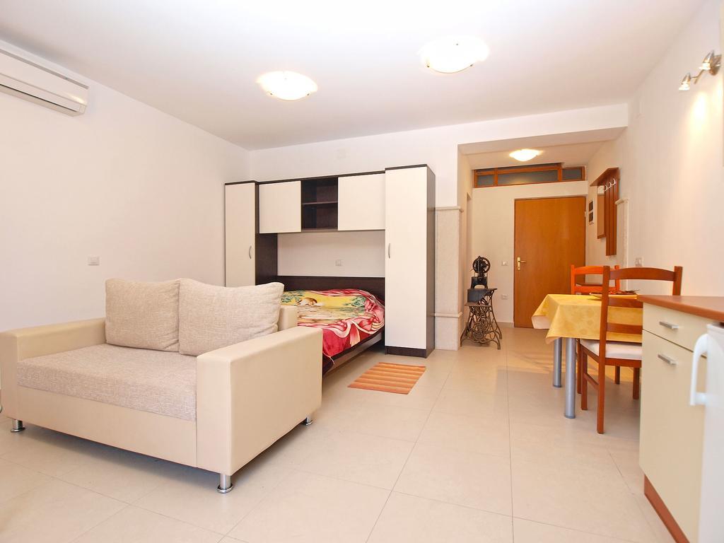 Apartments Elvis 1299 Vrsar Exterior photo