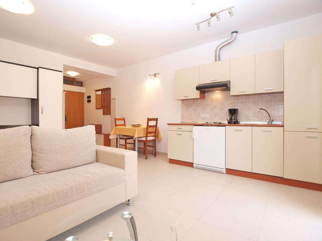 Apartments Elvis 1299 Vrsar Exterior photo